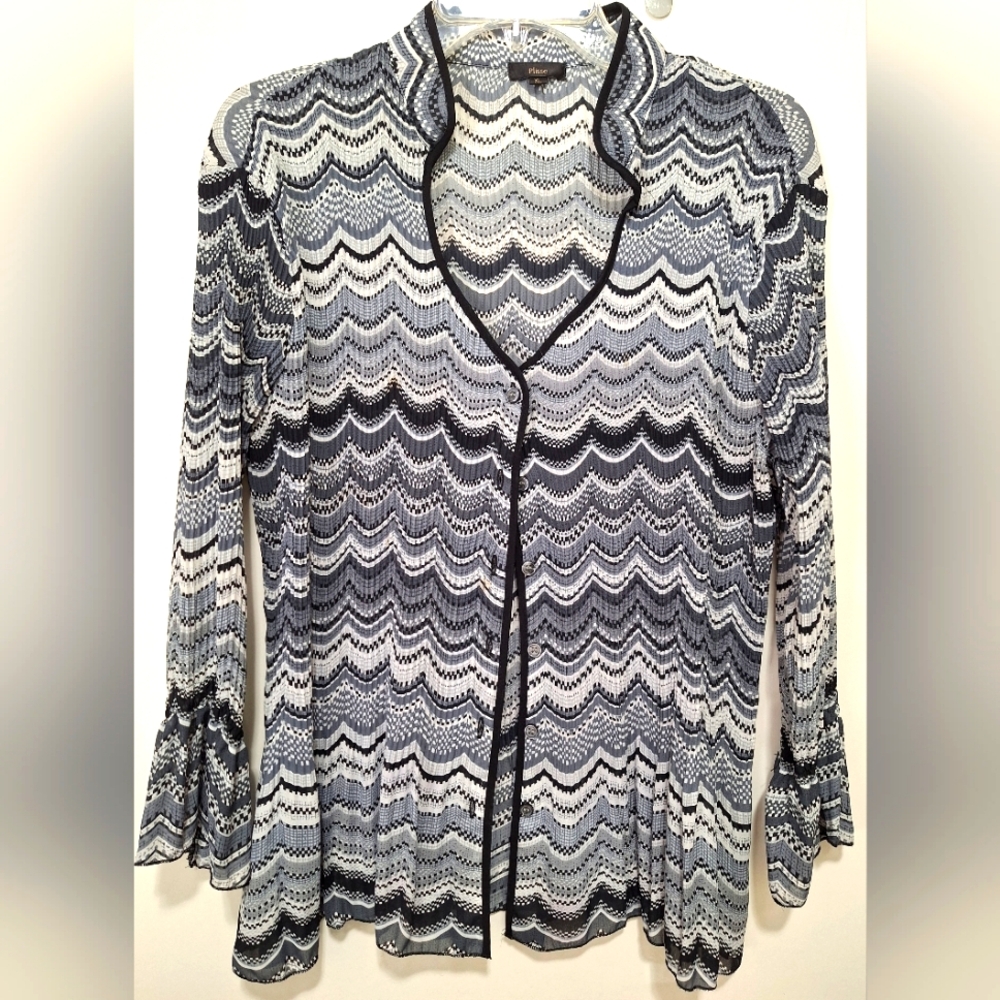 Chic Black and White Patterned Blouse